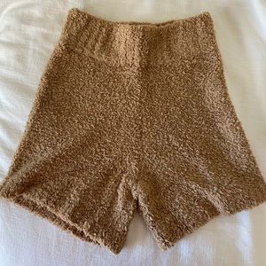 BRAND NEW WITH TAGS SKIMS COZY SHORTS IN CARMEL SIZE XXS/XS